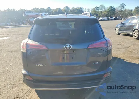 2017 Toyota Rav4 Xle z USA, uszkodzony, nr VIN JTMWFREVXHJ128057